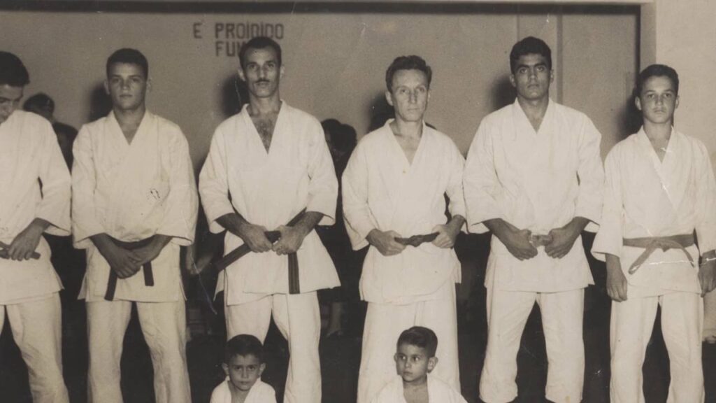 An old photo of part of Gracie family wearing their kimonos. 